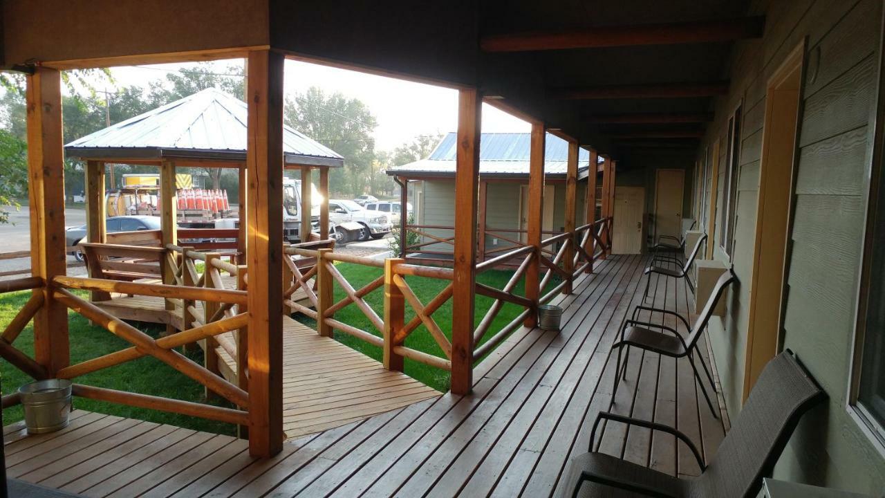 Sagebrush Inn & Suites Broadus Eksteriør bilde