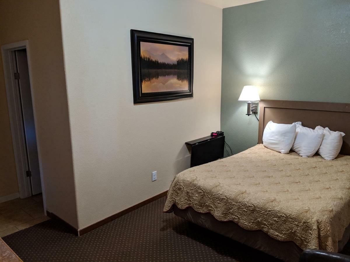 Sagebrush Inn & Suites Broadus Eksteriør bilde