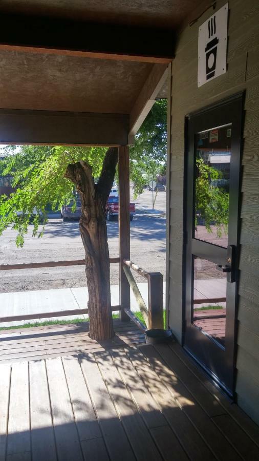 Sagebrush Inn & Suites Broadus Eksteriør bilde